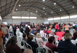 Baile da Primavera é realizado em Charrua