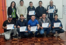 Alunos concluem curso de Manutenção de Máquinas Agrícolas