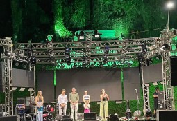 Abertura do Natal da Família Charruense encanta a comunidade